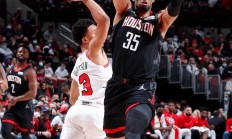 九游中国-关于火箭主帅半场休息时临时换阵，获得奇效的信息