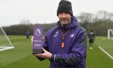 九游体育-关于斯旺西新帅屡次战术调整，球队迎契机的信息