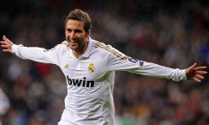 九游官网-赛道上的三分雨，当库里在F1揭幕战接管比赛，灰熊的火力压制哲学如何跨界闪耀？