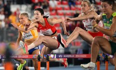 九游娱乐网站-比赛拉开帷幕，对手在场上奋力拚杀，争夺胜利