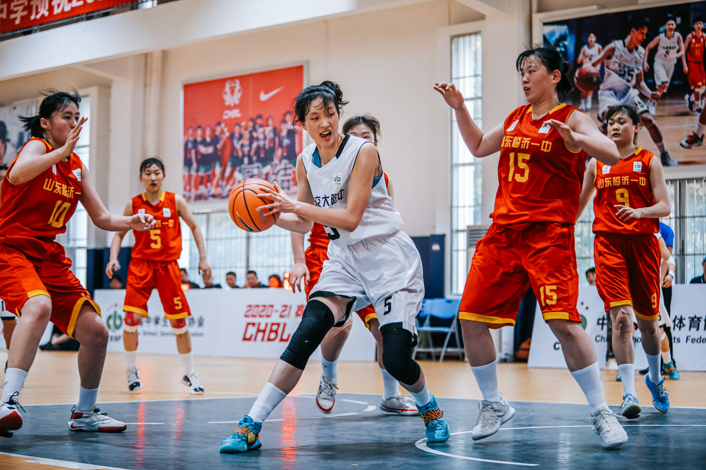 中国队女子篮球比赛大获全胜,夺得冠军 中国队女子篮球比赛大获全胜,夺得冠军