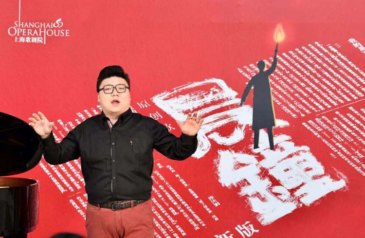 豪取胜利之后,选手向观众致以感谢和敬意的简单介绍 豪取胜利之后,选手向观众致以感谢和敬意的简单介绍