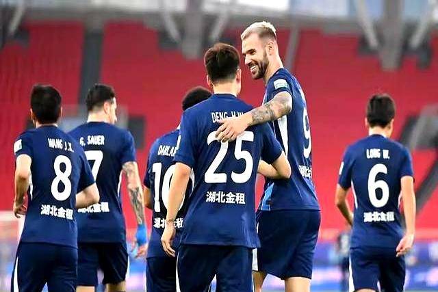 上海申花主场惨败,球迷唏嘘不已的简单介绍 上海申花主场惨败,球迷唏嘘不已的简单介绍