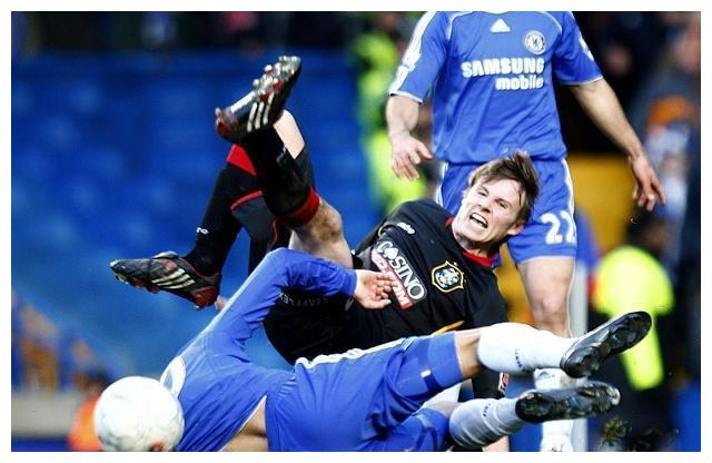 哈德斯菲尔德保持不败，全队士气高涨的简单介绍