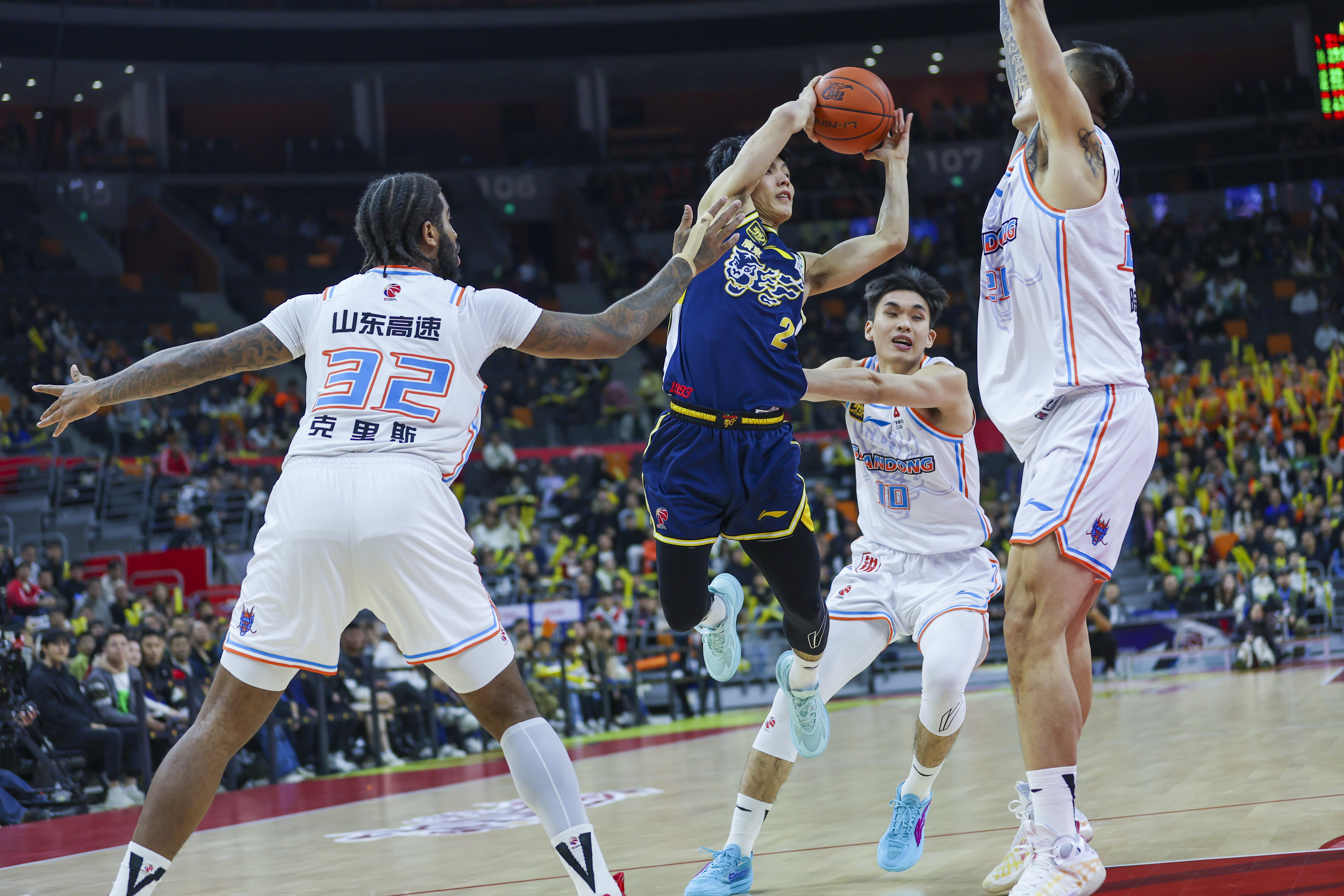 火爆比赛中球员技术出众获得胜利的简单介绍