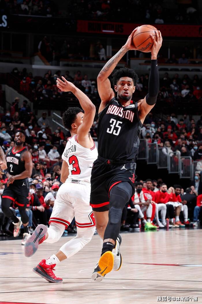 关于火箭主帅半场休息时临时换阵，获得奇效的信息