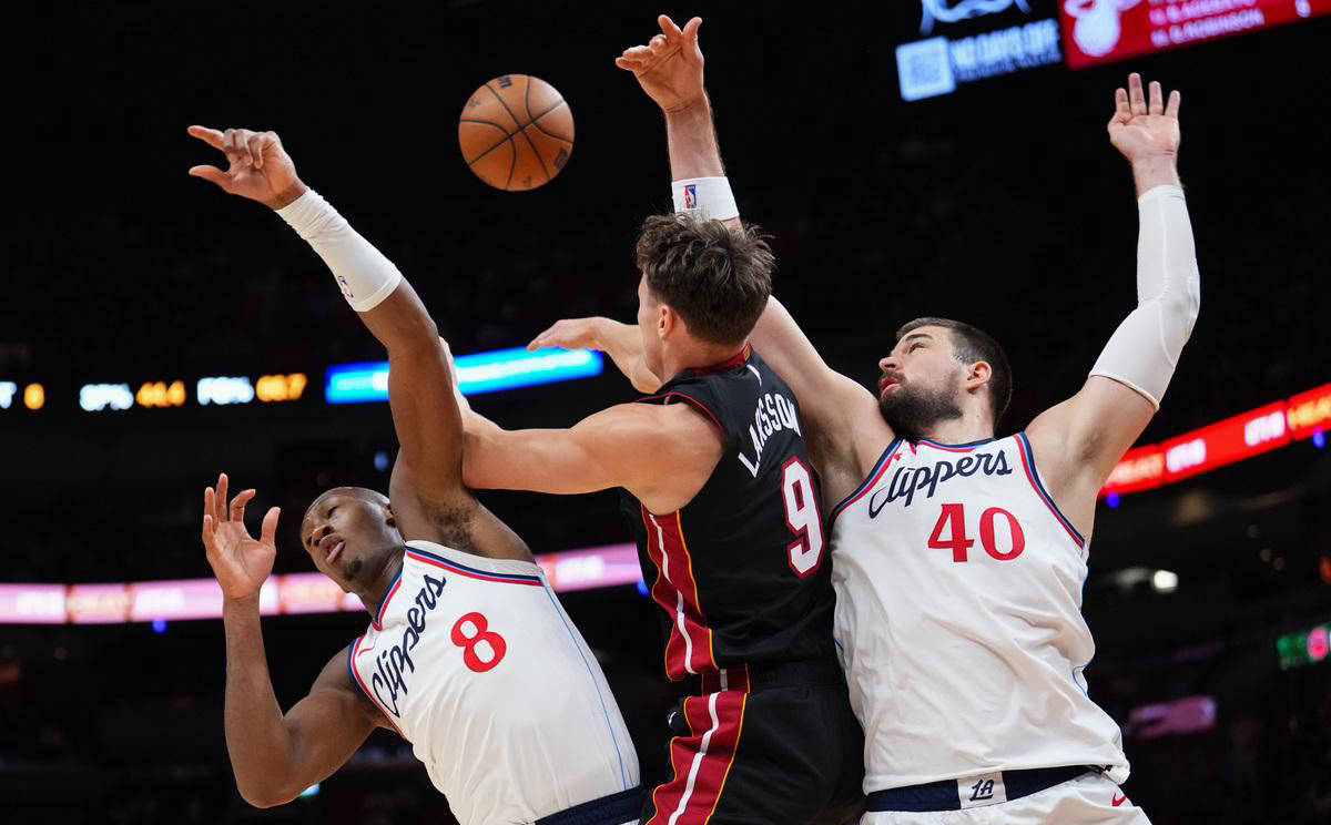 快船完胜篮网，米切尔扛起全队