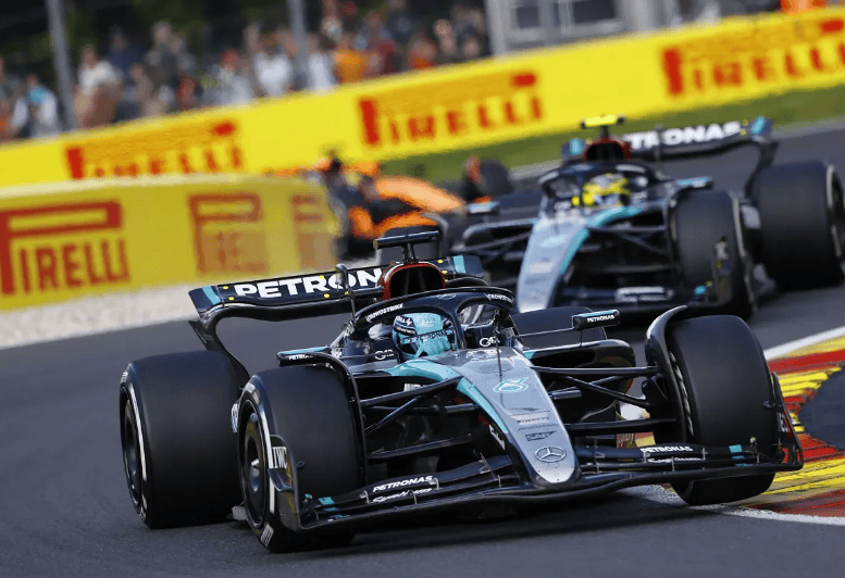 关于梅赛德斯横扫索伯车队,拉塞尔点燃赛场的信息 关于梅赛德斯横扫索伯车队,拉塞尔点燃赛场的信息