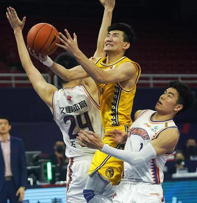 山东队横扫火箭,胡金秋刷新纪录 山东队横扫火箭,胡金秋刷新纪录